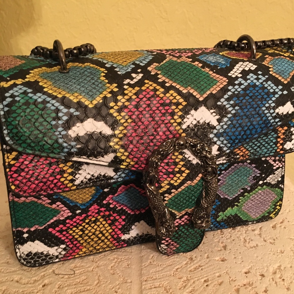 Shoulder bag with chain strap!